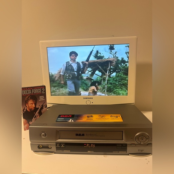 RCA VCR VR555 Tested & Works No Remote VHS Player Recorder 4 Head AV Cable - Picture 2 of 10